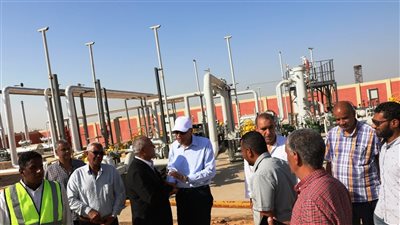 محافظ أسوان: التنسيق مع وزير البترول لاستكمال توصيل الغاز بكوم أمبو 