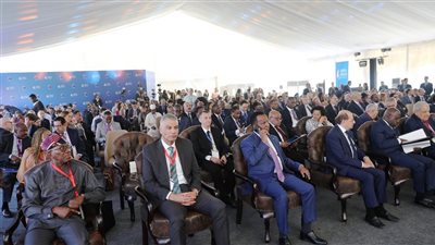 محافظ أسوان يشارك في افتتاح النسخة الخامسة من منتدى أسوان للسلام والتنمية 