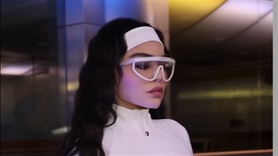 هيفاء وهبي تروّج لأغنيتها الجديدة بإطلالة رياضية 