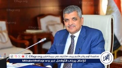 أسامه ربيع:حركة الملاحة في قناة السويس شهدت تحسنًا نسبيًا.. ولم نصل للمعدلات الطبيعية