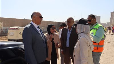 محافظ القليوبية يتابع أعمال تطوير ورصف شارع 