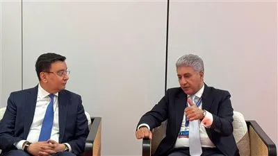 وزير السياحة والآثار يبحث مع رئيس هيئة السياحة بأوزبكستان سبل تعزيز أوجه التعاون بين البلدين