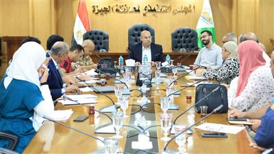 نائب محافظ الجيزة يتابع الموقف التنفيذى لمشروعات المياه والصرف الصحي بمركزي الصف وأطفيح