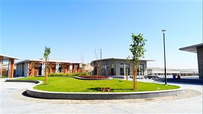 وزير الإسكان يتابع سير العمل بمشروع حدائق 