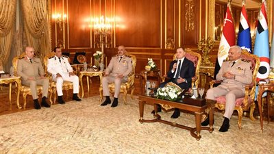 وزير الدفاع والإنتاج الحربى يستقبل وزير الداخلية ووفد من قيادات الشرطة لتقديم التهنئة بمناسبة الإحتفال بالذكرى الثانية والخمسين لإنتصارات أكتوبر المجيدة