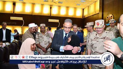 احتفالًا بيوم الشهيد والمحارب القديم.. محافظ الفيوم يُكرّم أسر الشهداء ومصابي العمليات الحربية