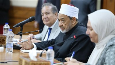 شيخ الأزهر يحاضر وفد شباب مجلس الكنائس العالمي حول وسطية الإسلام