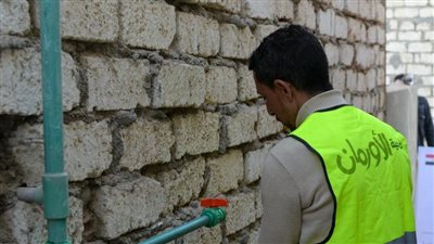 تركيب 213 وصلة مياه شرب نظيفة للأسر الأولى بالرعاية بقرى ومراكز أسوان