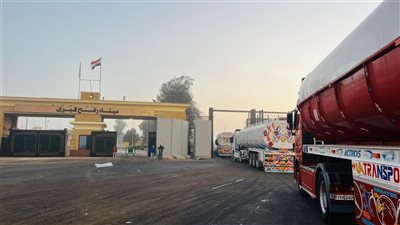 الهلال الأحمر المصري يدفع بأكثر من 6 آلاف طن مساعدات إنسانية إلى غزة عبر قافلة «زاد العزة» الـ57