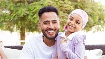 «على غرار تامر حسني».. عصام السقا يحقق حلم طفلة مصابة بالسرطان ويخطف القلوب
