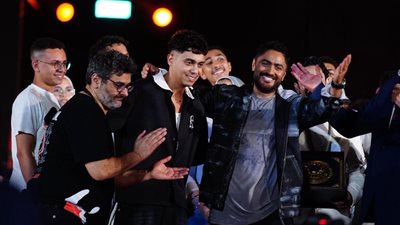 تامر حسني يشعل 