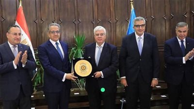 رئيس جامعة أسوان يشارك في حفل تكريم الدكتور خالد العناني مدير عام اليونسكو بجامعة الإسكندرية