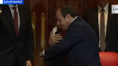 السيسي يلبي طلب طفلة فلسطينية في مشهد أبوي مؤثر.. ماذا فعل الرئيس؟
