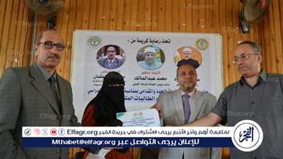 نائب رئيس جامعة الأزهر يلتقي طالبات كلية التربية بنات بأسيوط 