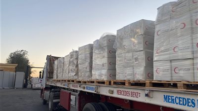 الهلال الأحمر المصري يسيّر قافلة «زاد العزة» الـ59 محملة بأكثر من 10 آلاف طن مساعدات إنسانية وبترولية إلى غزة