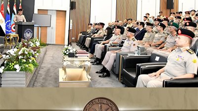 وزير الدفاع والإنتاج الحربى يشهد مناقشة البحث الرئيسى لمركز الدراسات الإستراتيجية للقوات المسلحة