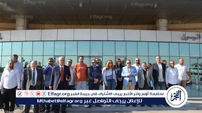 محافظ أسيوط يستقبل الرحلة الجوية المنتظمة بين القاهرة وأسيوط