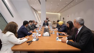 وزير السياحة والآثار يلتقي مسئولي مدرسة لوزان للفندقة بسويسرا لبحث سبل التعاون في تطوير التعليم والتدريب السياحي والفندقي