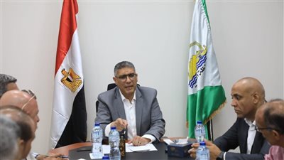 محافظ الجيزة يلتقي رؤساء أحياء الهرم والعمرانية والطالبية ونوابهم ومسئولي النظافة لمتابعة الاستعدادات الجارية لافتتاح المتحف المصري الكبير