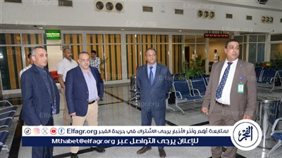 محافظ أسيوط يتابع مغادرة الرحلة الجوية المنتظمة إلى القاهرة 