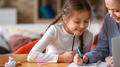 تحفيز الأطفال على المذاكرة: خطوات بسيطة تصنع الفارق