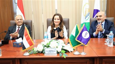 محافظة الجيزة توقع بروتوكول تعاون مع الشركة المصرية للاتصالات (We) لتقديم خدمات الاتصالات للمنطقة الصناعية بأبو رواش