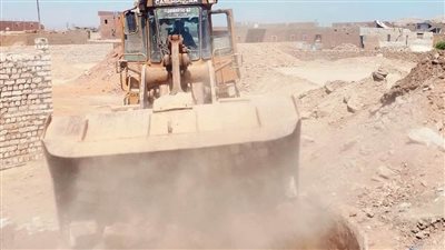 محافظ أسوان يتابع إزالة 13 حالة تعدٍ ضمن الموجة الـ27 