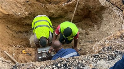 انتهاء أعمال إصلاح كسر بخط مياه قطر 800 مم بمنطقة الضغط – حدائق الأهرام