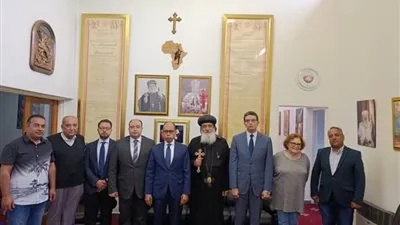 سفير مصر بجنوب إفريقيا يقدم التعازي في نياحة نيافة الأنبا أنطونيوس مرقس