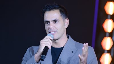 بالصور.. هشام خرما يشعل احتفالية عالمية بالقاهرة الجديدة ب 