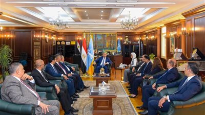 محافظ الإسكندرية يلتقي أعضاء مجلس الشيوخ لبحث الملفات الخدمية والتنموية بالمحافظة