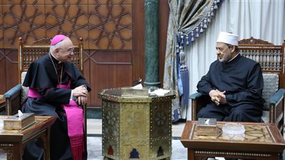 شيخ الأزهر يستقبل وكيل الشؤون العامة بأمانة سر دولة الفاتيكان