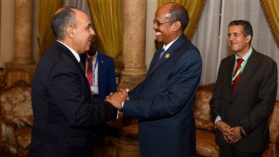 وزير الخارجية يلتقي رئيس مفوضية الاتحاد الأفريقي