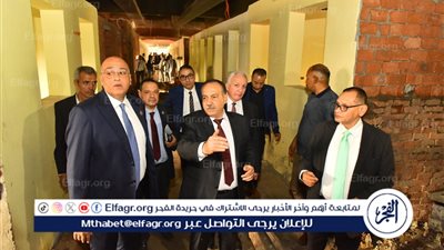 محافظ أسيوط ورئيس الجهاز التنفيذي للمشروعات يتفقدان إنشاء المعرض الدائم وتطوير مركز الحرف التراثية 