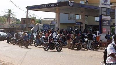 مالي على حافة الانهيار.. حصار القاعدة لباماكو يهدد استقرار الساحل الإفريقي