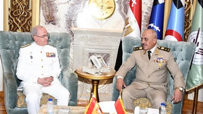 الفريق أحمد خليفة رئيس أركان حرب القوات المسلحة يلتقى رئيس أركان الدفاع الأسبانى