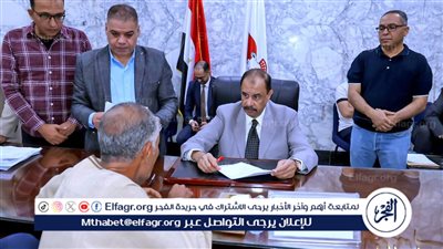 محافظ سوهاج يعقد اللقاء الأسبوعي للاستماع إلى شكاوى وطلبات المواطنين