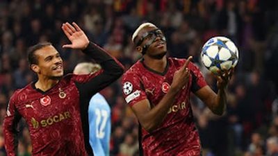 هاتريك أوسيمين يقود جالطة سراي لاكتساح أياكس بثلاثية نظيفة في دوري الأبطال