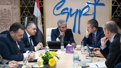 وزير السياحة والآثار يعقد سلسلة لقاءات مهنية مع مسئولي عدد من شركات الطيران العالمية