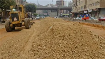 محافظ الجيزة يتابع أعمال رصف وتطوير شارع الإخلاص بحي الطالبية