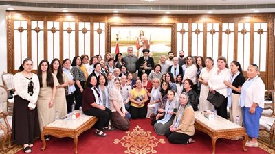 البابا تواضروس يستقبل وفدًا من الكنيسة السريانية بالسويد