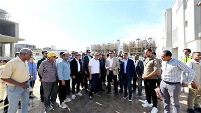 وزير الإسكان يتفقد مشروع 