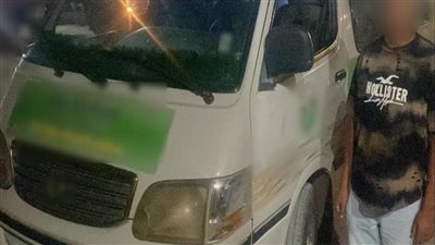 ضبط سائق سمح لطفله بقيادة ميكروباص مدرسة بالإسكندرية 