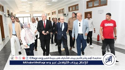 جولة تفقدية لرئيس جامعة قناة السويس بكلية الآداب والعلوم الإنسانية لمتابعة سير امتحانات الميدتيرم