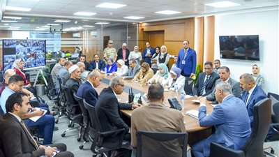 محافظ الإسكندرية يتابع من غرفة العمليات الرئيسية سير انتخابات مجلس النواب 2025 في يومها الأول