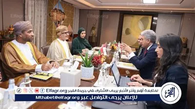 وزير السياحة والآثار يلتقي بوزير السياحة والتراث العُماني