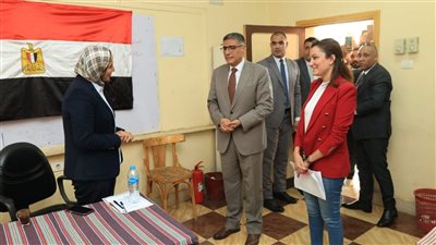 محافظ الجيزة يتابع سير انتخابات مجلس النواب ميدانيًا بالمقار الانتخابية بأحياء الدقي والعجوزة