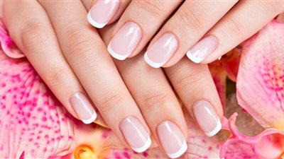 العناية باليدين والأظافر في فصل الشتاء: كيف تحافظين على النعومة والجمال رغم البرد؟