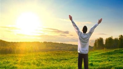 أشعة الشمس في الشتاء.. الدفء الذي يخفي أضرارًا صحية خطيرة