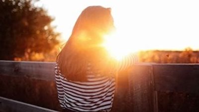 أشعة الشمس في الشتاء.. الوجه الآخر للدفء الذي يهدد البشرة والمناعة